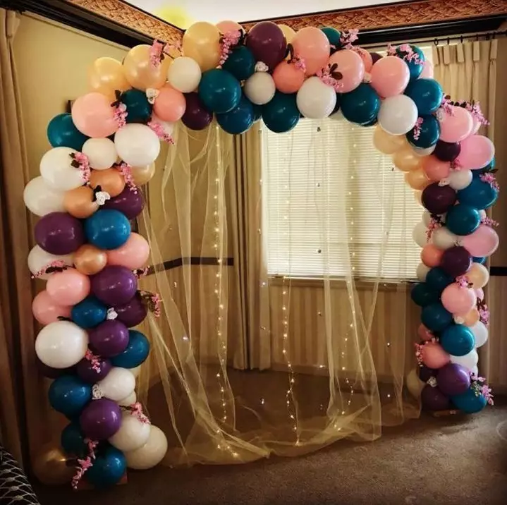 balloon wedding arch in Mundelein